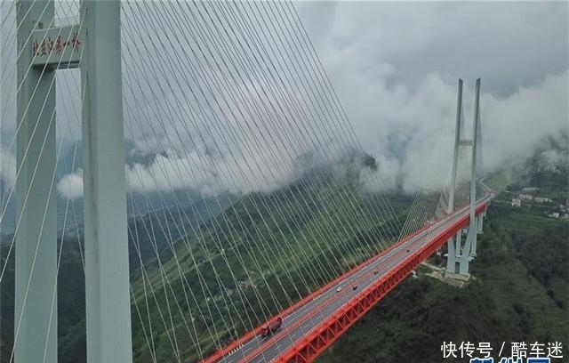 云南建筑大观:站在桥上望云岭