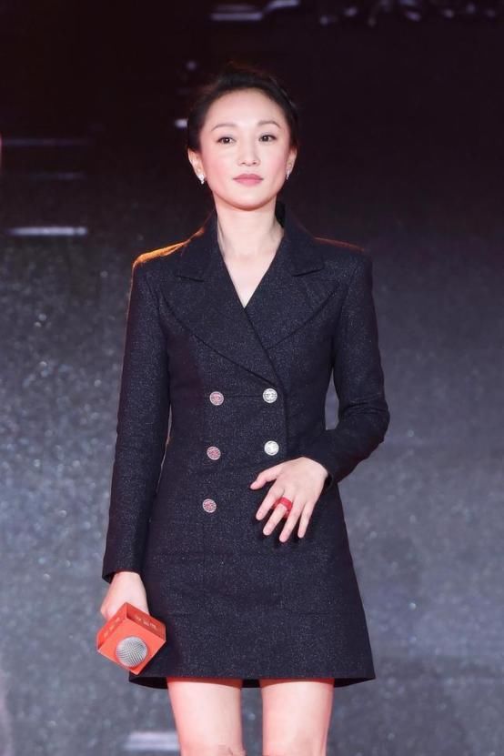 《如懿传》见面会众嫔妃比美，周迅优雅董洁大气，张钧甯气质出众