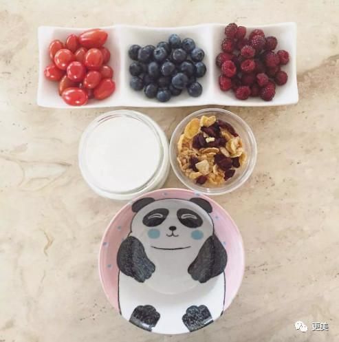 景甜凸出的小肚子衣服都遮不住，体型快和蒋欣一样了