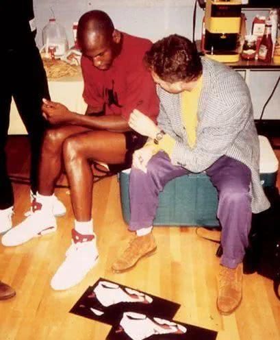  『球鞋』真相找到了！AJ 这么火都是因为他！不认识可以告别球鞋圈了……