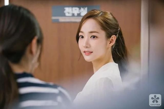 毕业季怎么穿?当然是金秘书的干练时尚职场穿搭~