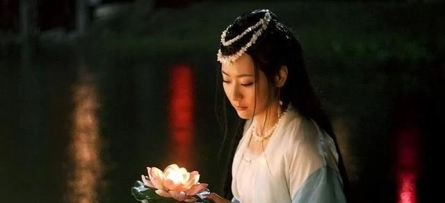  气质：“京城四美”之一的白冰，曾经的宅男女神，盘点她的容貌风采