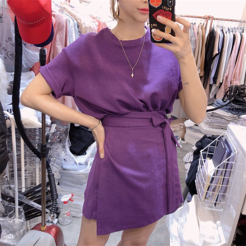 告诉你，下面这些优雅的紫色裙，显白又显嫩，不穿高跟都显腿长