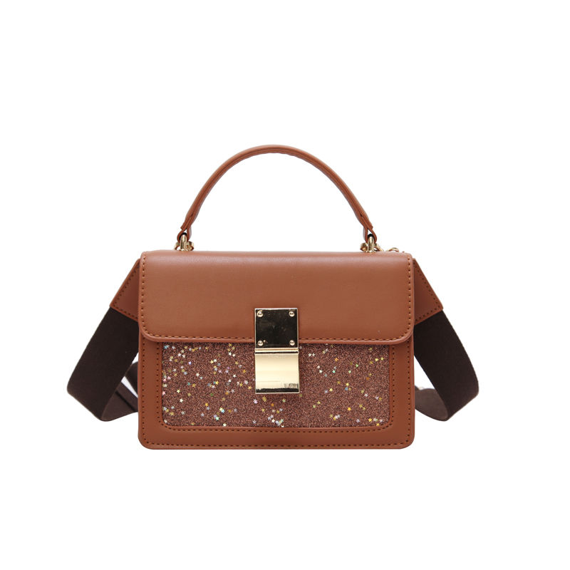 出门旅游看见好多美女都背了这样的包，稀罕坏了，一回来就下手了