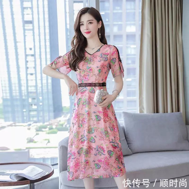 今年很潮流的几款连衣裙，时尚又不贵，三伏天穿时髦又清爽