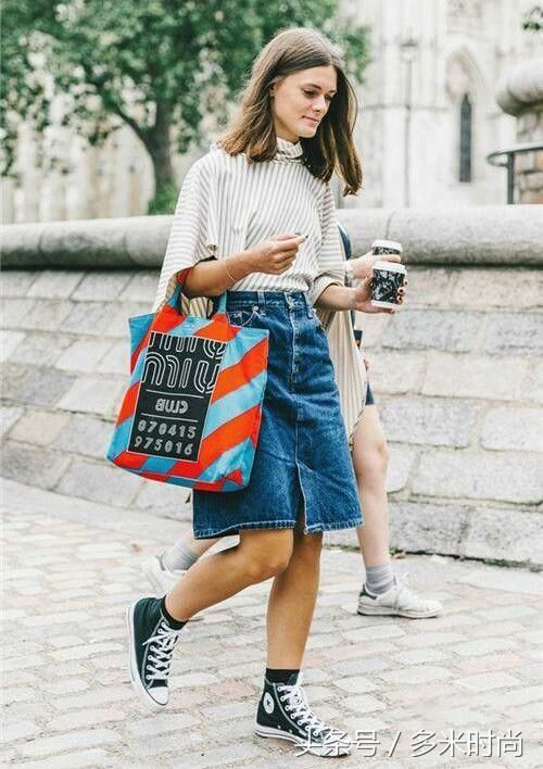 秋天用一条半身裙，穿出百变造型！