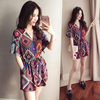 确实美!这样高贵迷人的连体裤来一打，穿着性感又洋气，女人味足