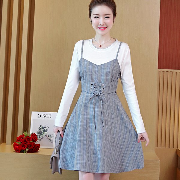 初秋温差有点大，别穿吊带裙了!初秋新款长袖裙，又美又嫩