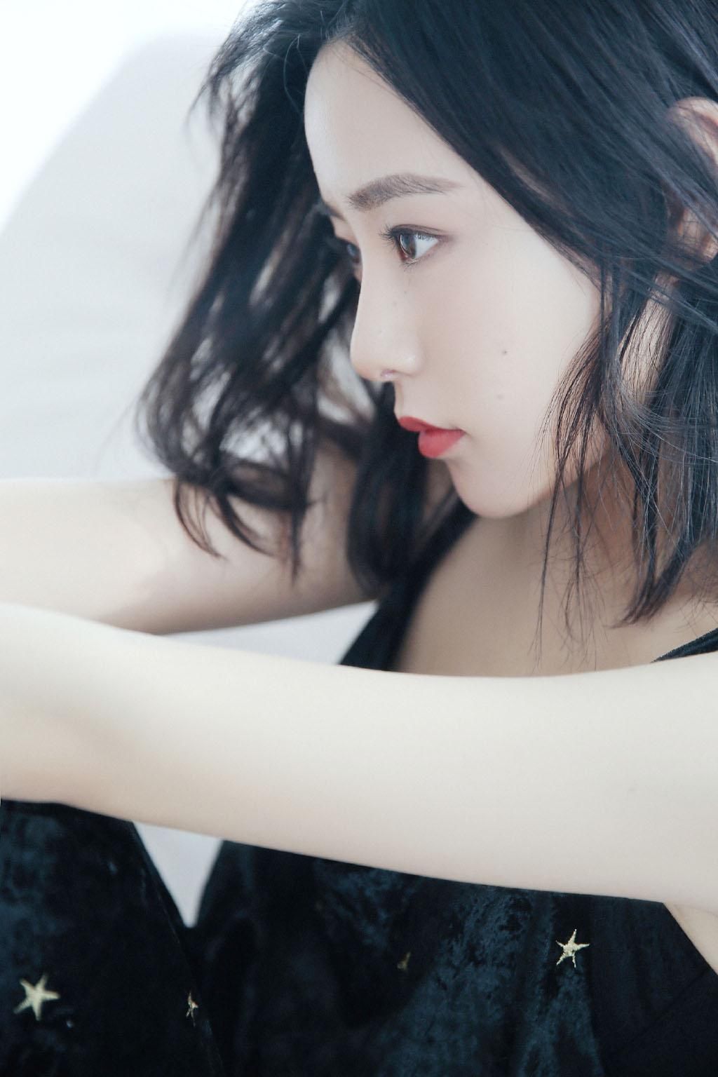 极品少妇性感吊带黑色诱惑写真图片