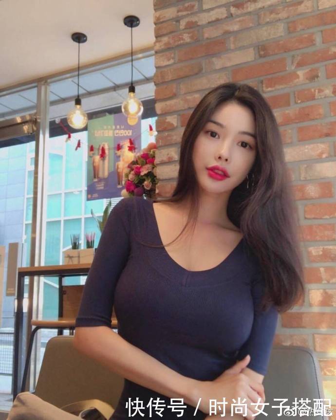 街拍：女生侧面身材最有立体感, 这小姐姐越看越养眼