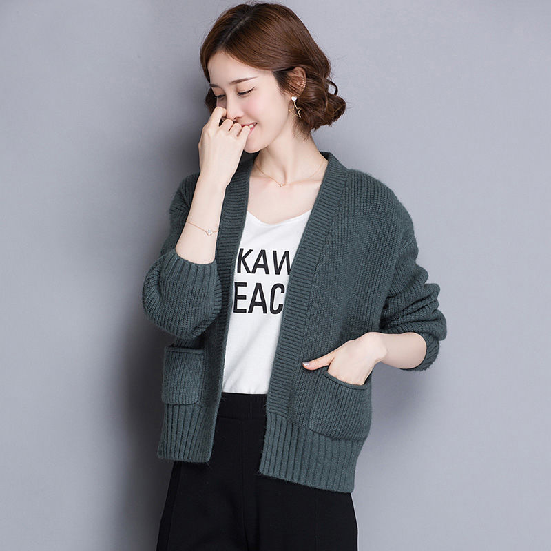 70后女人尽量少穿风衣!入秋流行简约名媛小衫，有气质又上档次