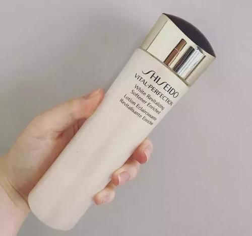  [乳液]离职柜姐透露：摒弃网红“废物”化妆品，别再花冤枉钱了