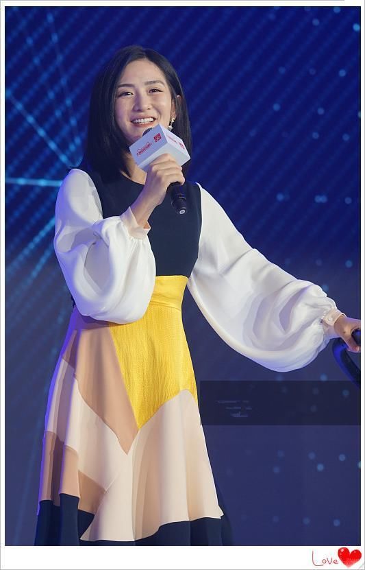 谢娜和张雨绮都是双胞胎妈妈，可同穿连衣裙，身材差距却如此尴尬