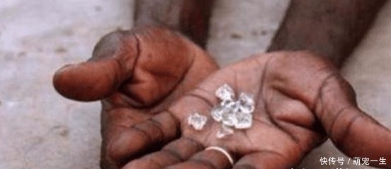 非洲人很郁闷 为何我们的钻石又多又便宜却没人买 游客说出答案