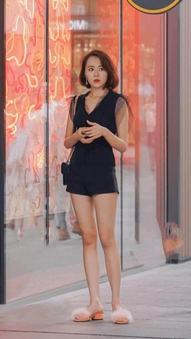  妹子■街拍：30岁的丰腴辣妈，身材不输90后妹子，风韵犹存！