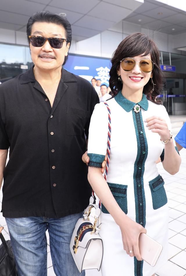 赵雅芝真会穿!64岁居然学24岁姑娘穿紧身装,网友:说她24我也信