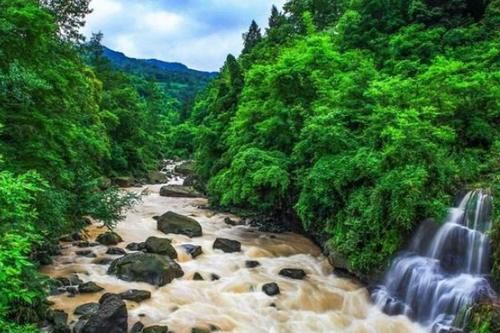 重庆火炉镇镇,听起来令人感到汗流浃背,为啥游客反而去避暑?