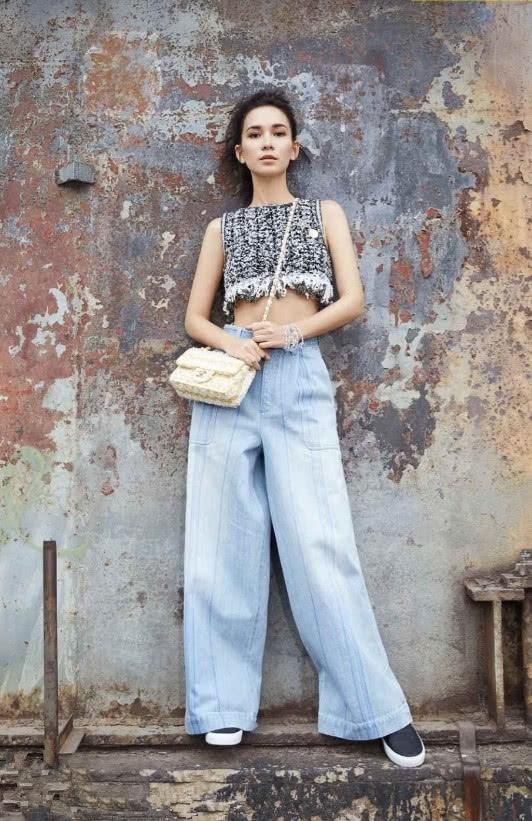 谁说卢靖姗身材发福?穿超短背心秀蛮腰秒杀众小花，韩庚捡到宝了