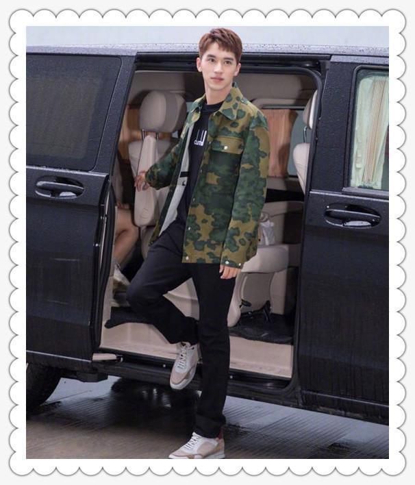 当23岁许巍洲同台47岁胡兵，网友：终于知道成熟和稚嫩差距有多大