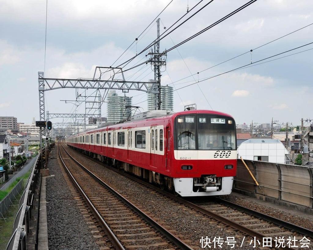 为什么很多人都说，火车的铁轨不能摸退休列车长说出关键原因