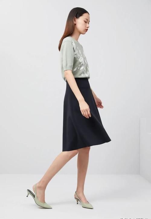  [着装]一条完美裤装或半裙，提升着装质感同时，还能给上衣带来一次新生