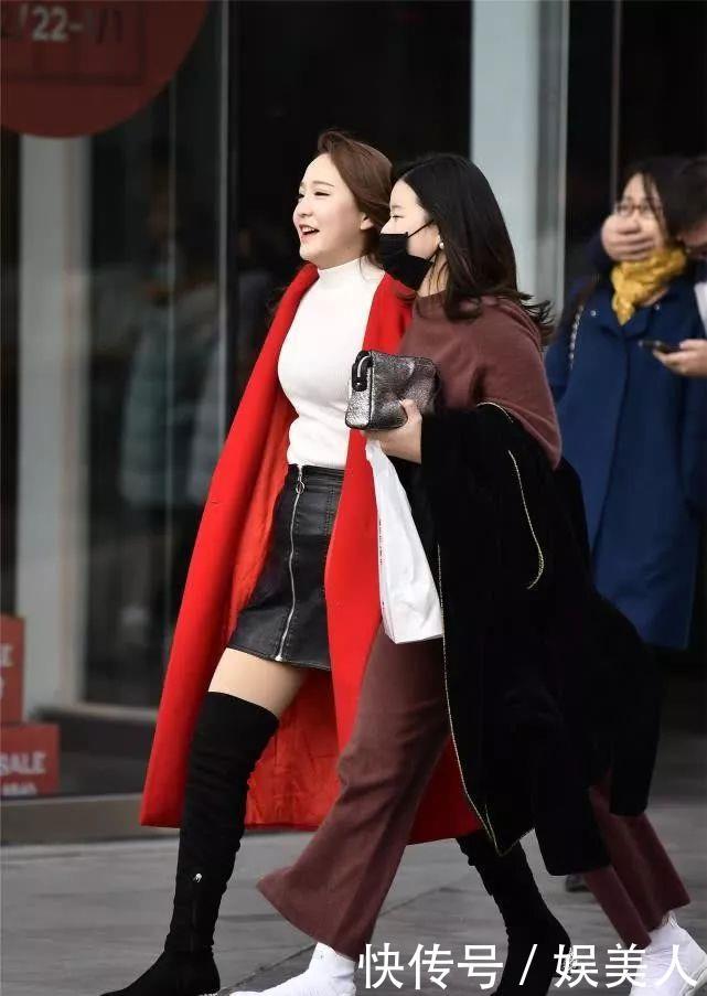 喜欢■街拍：姑娘在冬天很喜欢穿着长靴出行