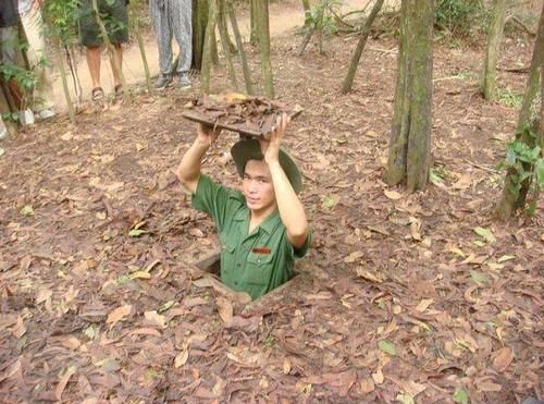 越南“地下蚁穴”,入口仅1米,地下却是一个复杂城市