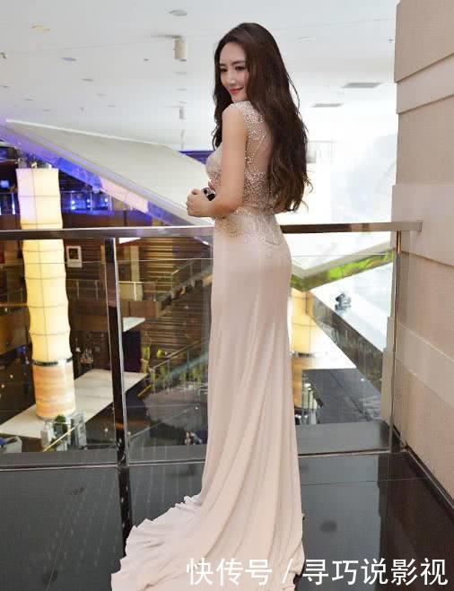 街拍：图1傻白甜，图3气质优雅迷人，图5傲人的身材让人羡慕！