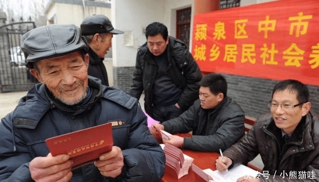  #农民#农民有一笔钱要补交, 每人9万, 村干部上门收取, 请大家考