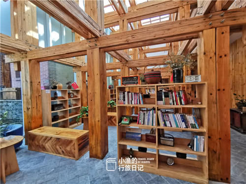 陕西秦岭深处一个林场，如今成了免费景点，游客可以当“木匠”