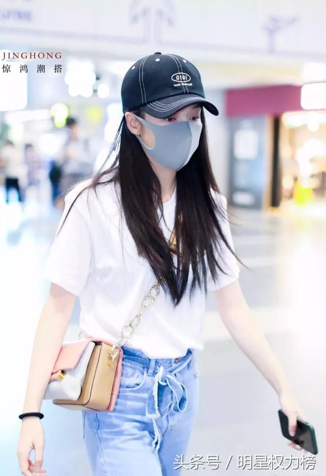 女明星私服PK，穿搭效果最佳的竟是她？