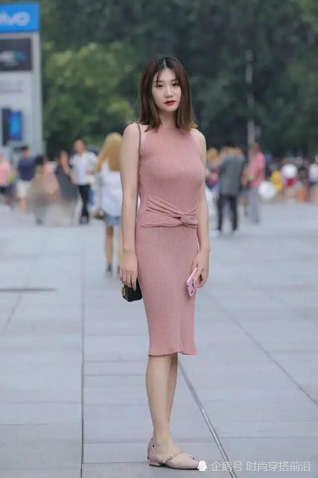 『针织』束腰贴身的针织裙,遮肉又显瘦,“大象腿”的女孩有救了!