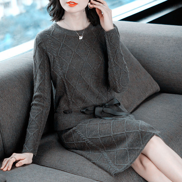 婶婶今年45岁，真的非常时髦!初秋一身套装裙，高贵显气质