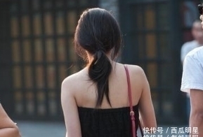 【赏心悦目】街拍:羞涩可人的小姐姐,秀出青春活力范,令人赏心悦目
