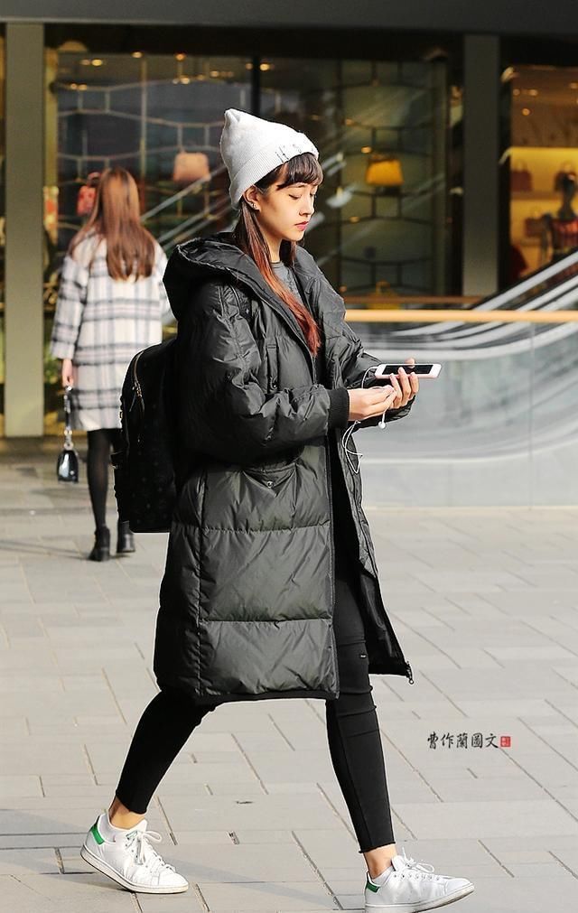 美女■初春时节,美女选择打底裤,身轻如燕,“春风十里不如你”