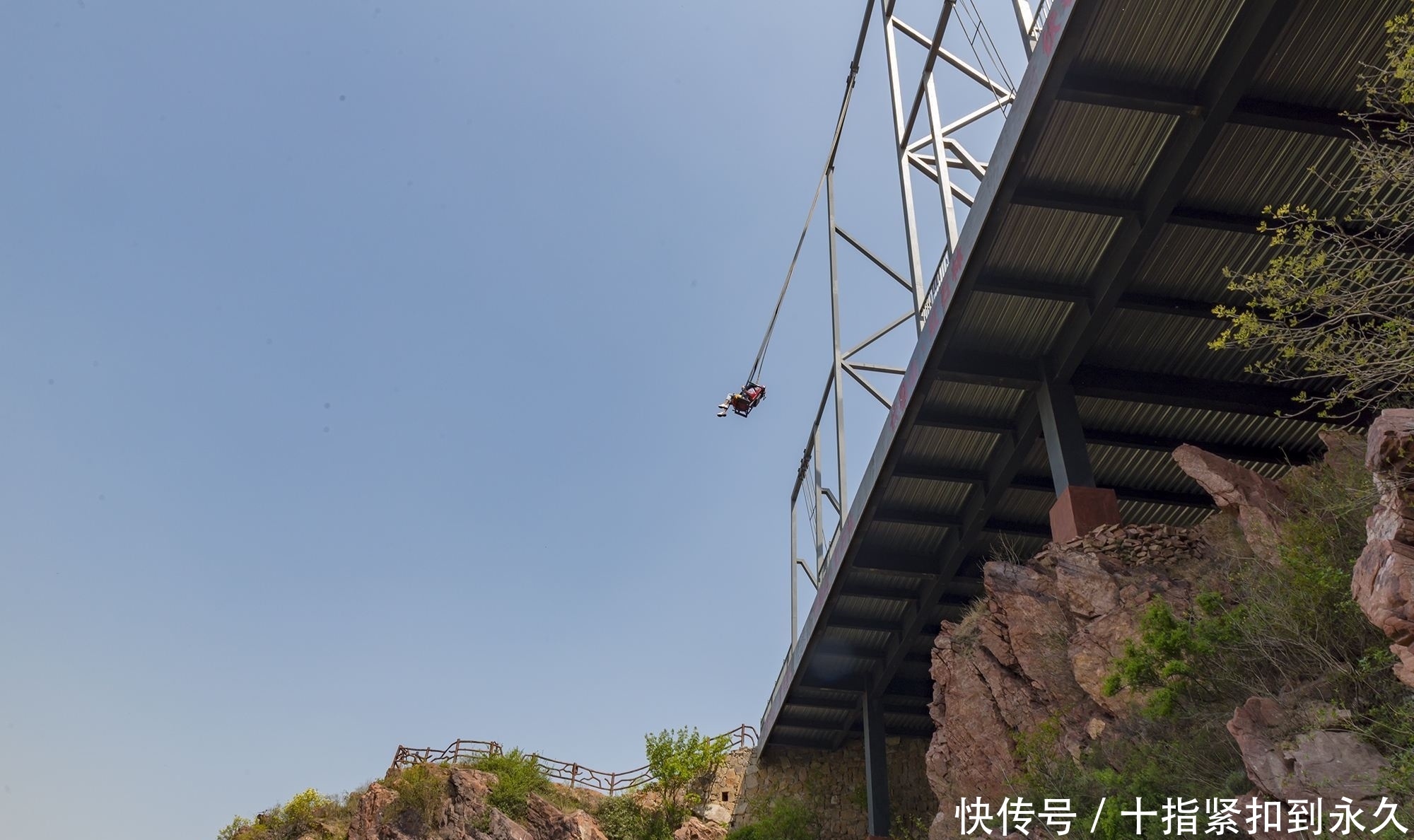 我国最惊险的荡秋千景点，游客玩之前要量血压，耗资百万打造