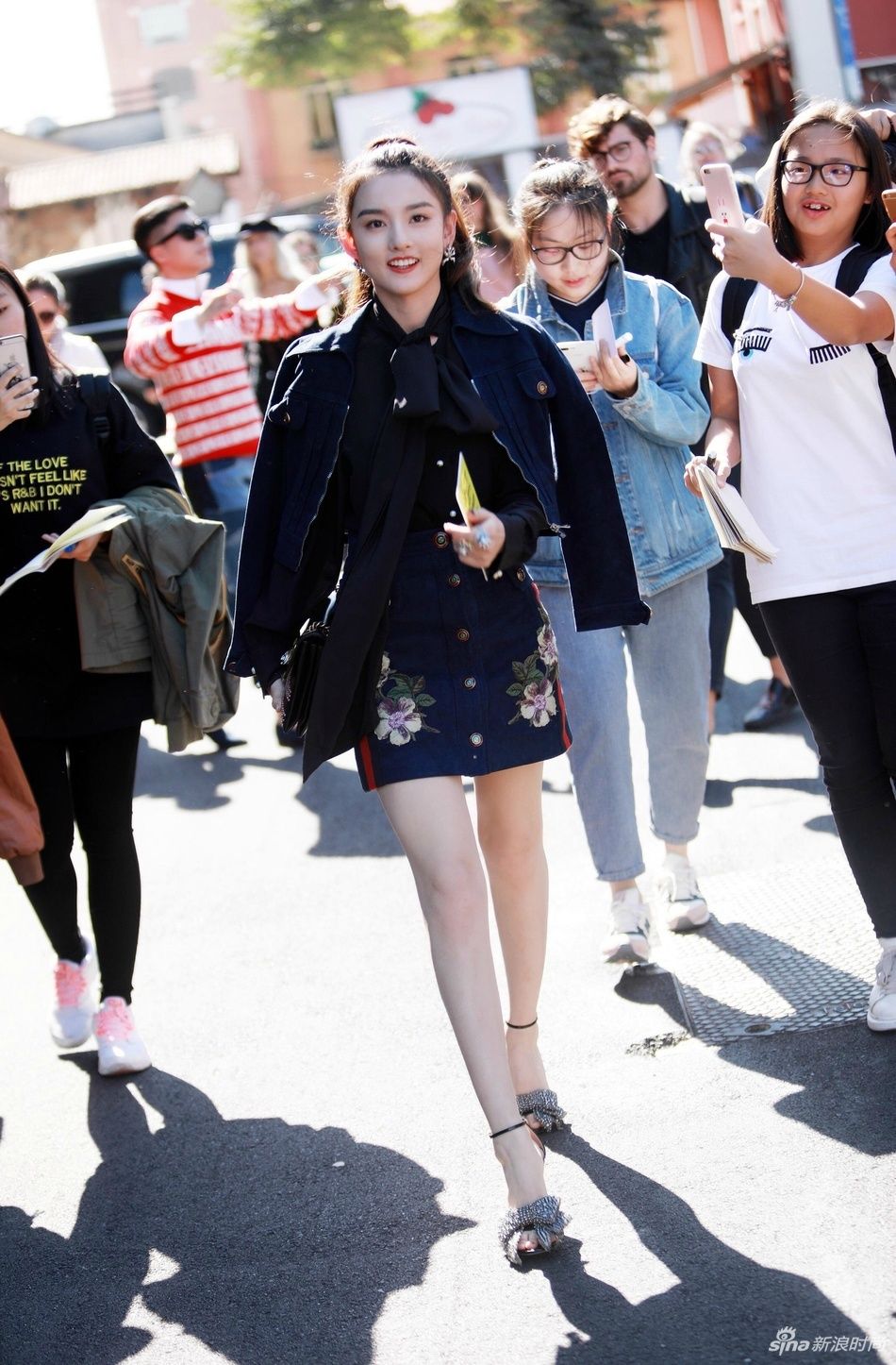 宋祖儿:一双大长腿吸睛无数