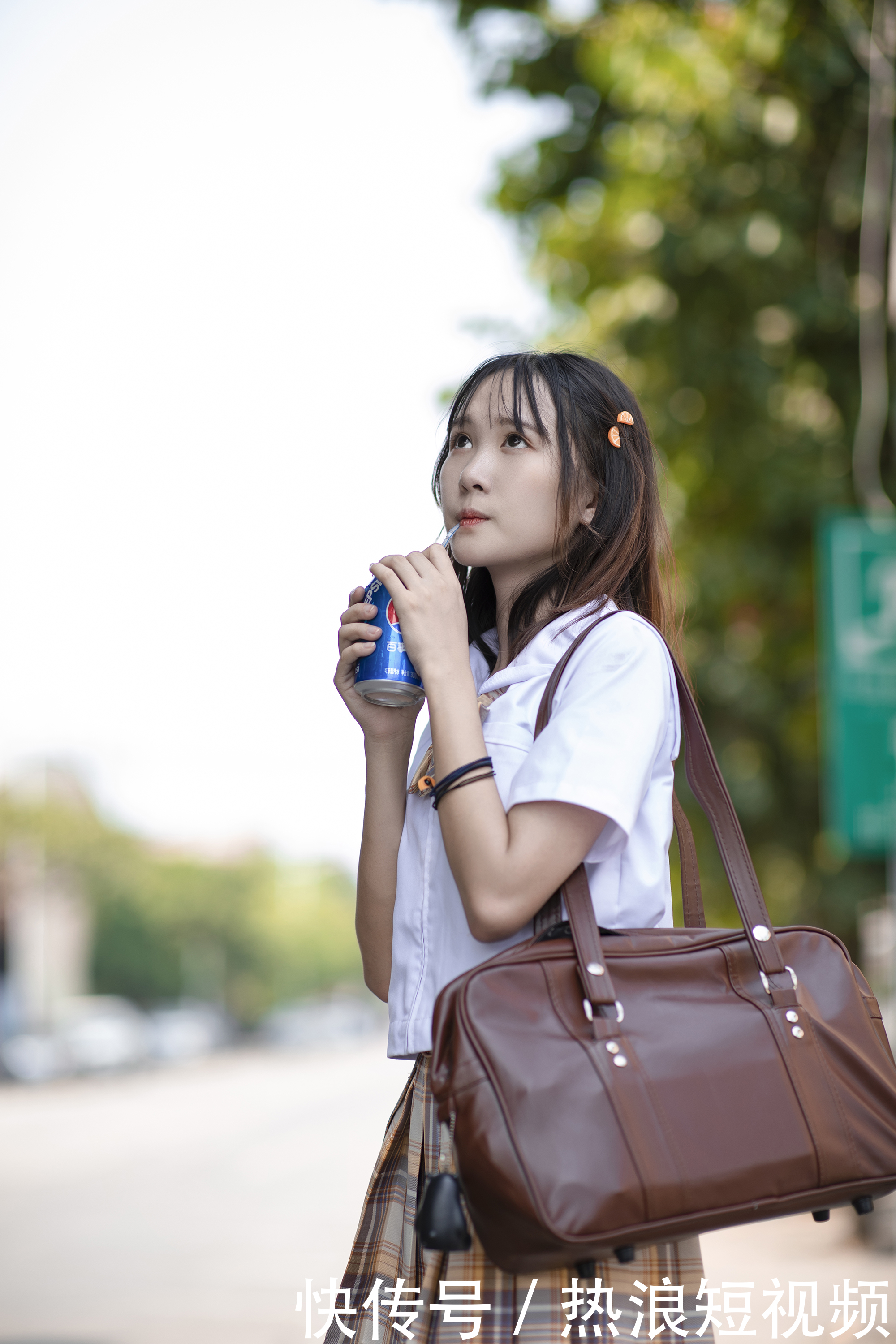 分享一组在广州低涌拍摄的小新鲜美女写真