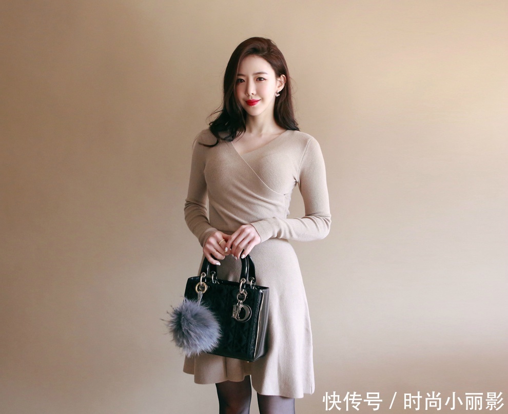 身材苗条的紧身裙美女，穿出成熟的美丽