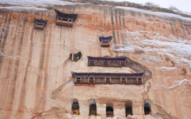 甘肃有座“神秘”寺庙，距今1600多年历史，位于峭壁之上！