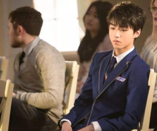 「国民」蔡徐坤穿校服,王一博穿校服,肖战穿校服,看到宋威龙:国民校草