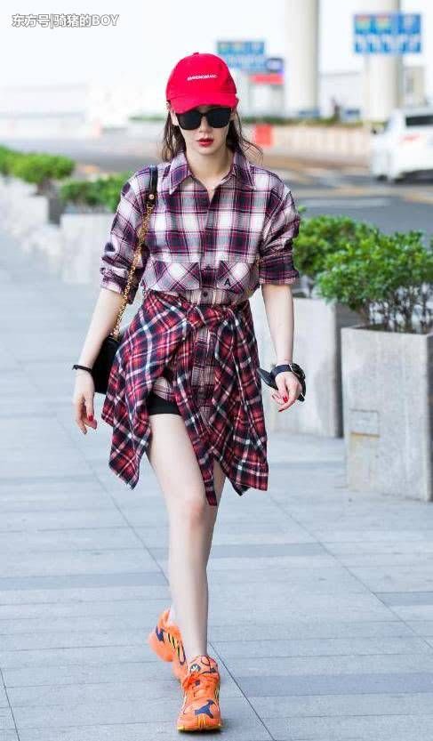 戚薇未修图吓坏网友，双腿竟又短又粗，莫不是“照骗”本人?