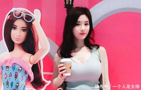 街拍:动若脱兔大方的小姐姐,身姿凹凸看起来青春个性!