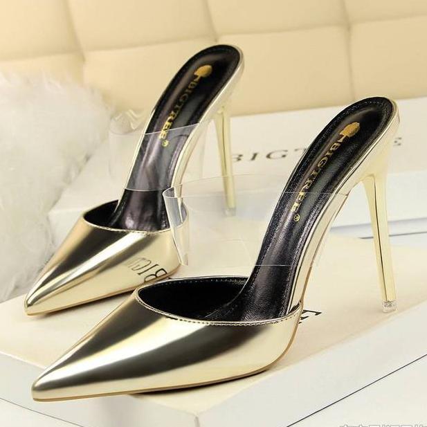 哪个坏蛋设计的超级‘’高跟鞋‘’？1米55小姨居然穿出170