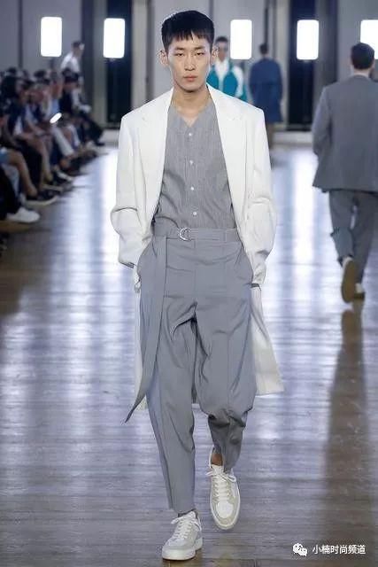 简约个性风混搭黑白灰，一起当个无色系质感型男！