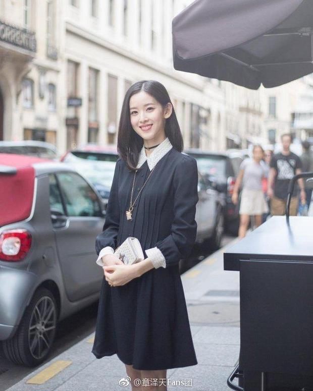 23岁章泽天连续两次撞衫30岁赵丽颖，年轻了7岁，可两次都惨败