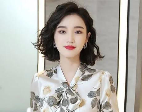  「女人」奔四奔五的女人，尽量别弄这“3种”发型，老气横秋不说，还伤发