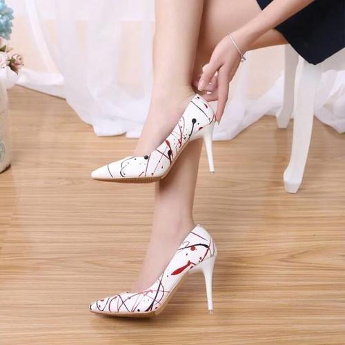 高跟鞋，是你从一个女生蜕变成女神的桥梁