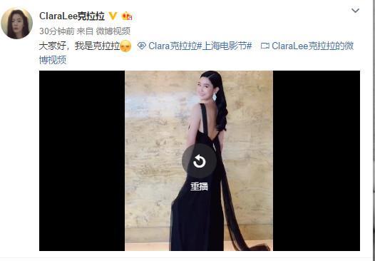 李成敏穿V领吊带露背装肤白貌美腿长2米，挤眉弄眼甜笑超可爱