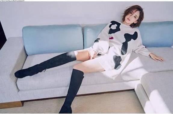 古力娜扎又搞事情！全身只穿一件灰色卫衣，网友：看到腿后沉默了